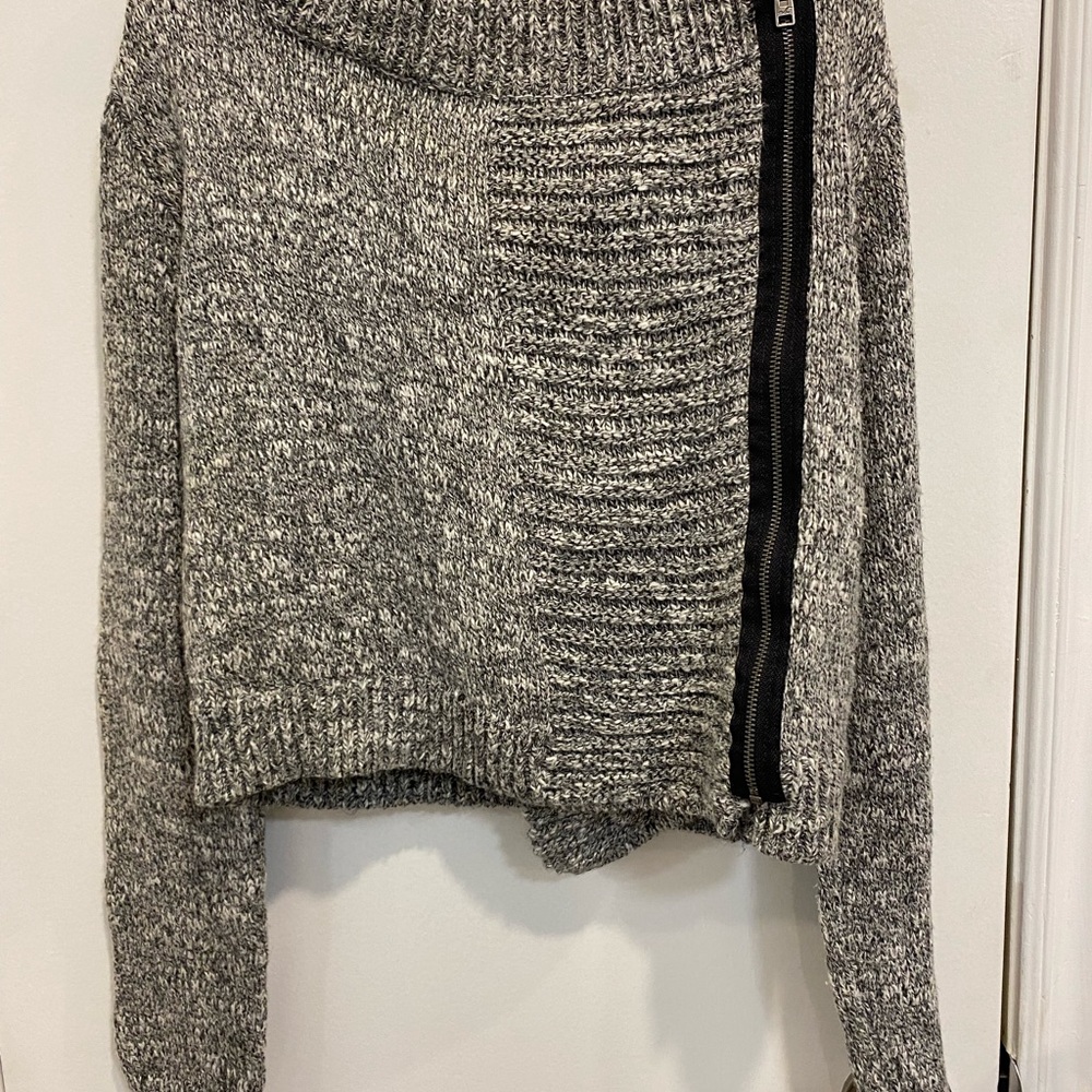 Hollister sweater